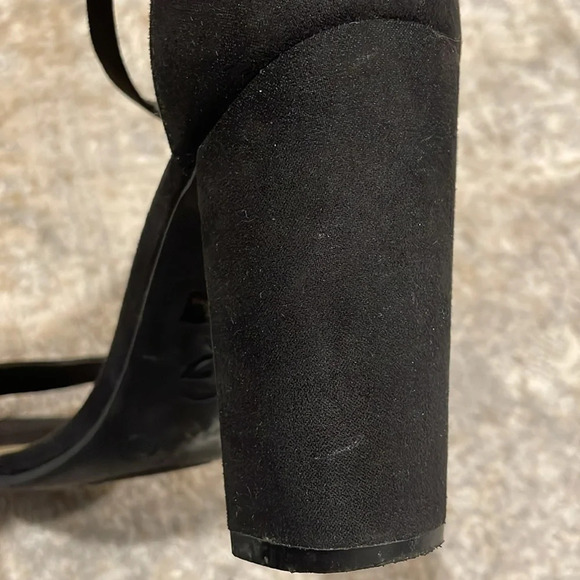 G by Guess Open Toe Ankle Strap Black 3” Heels Size 8M - Picture 11 of 13